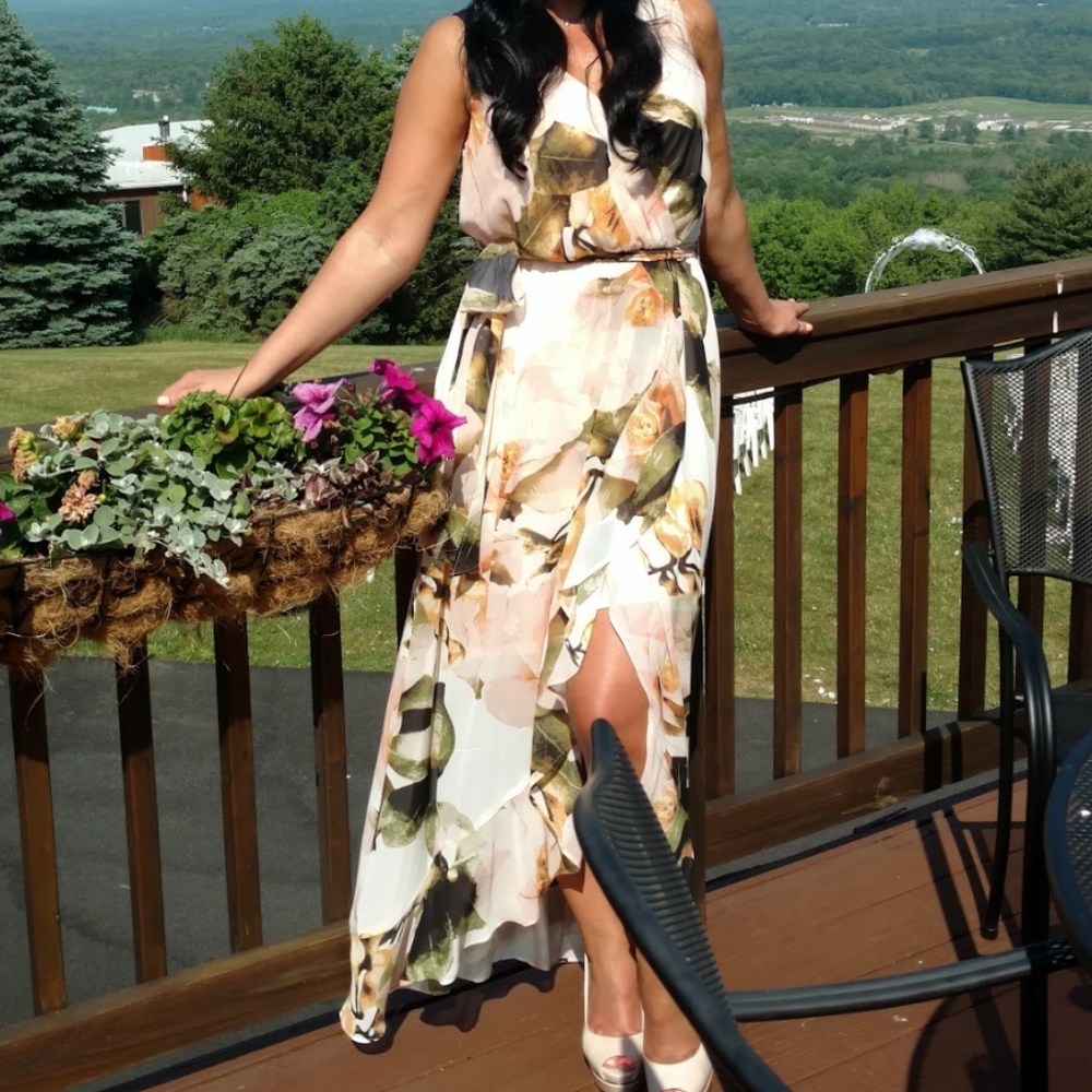 Gorgeous dress size 6